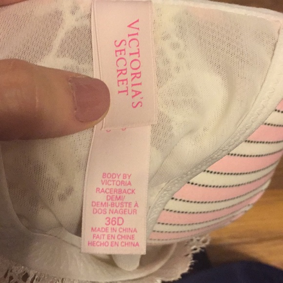 3 Victoria’s Secret bras - Picture 5 of 7